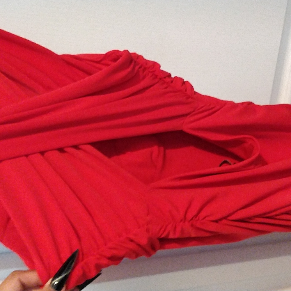 Red dress - Picture 2 of 3